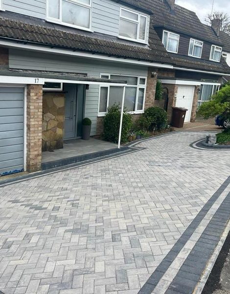 bushy block paved driveway with porcelain step 06