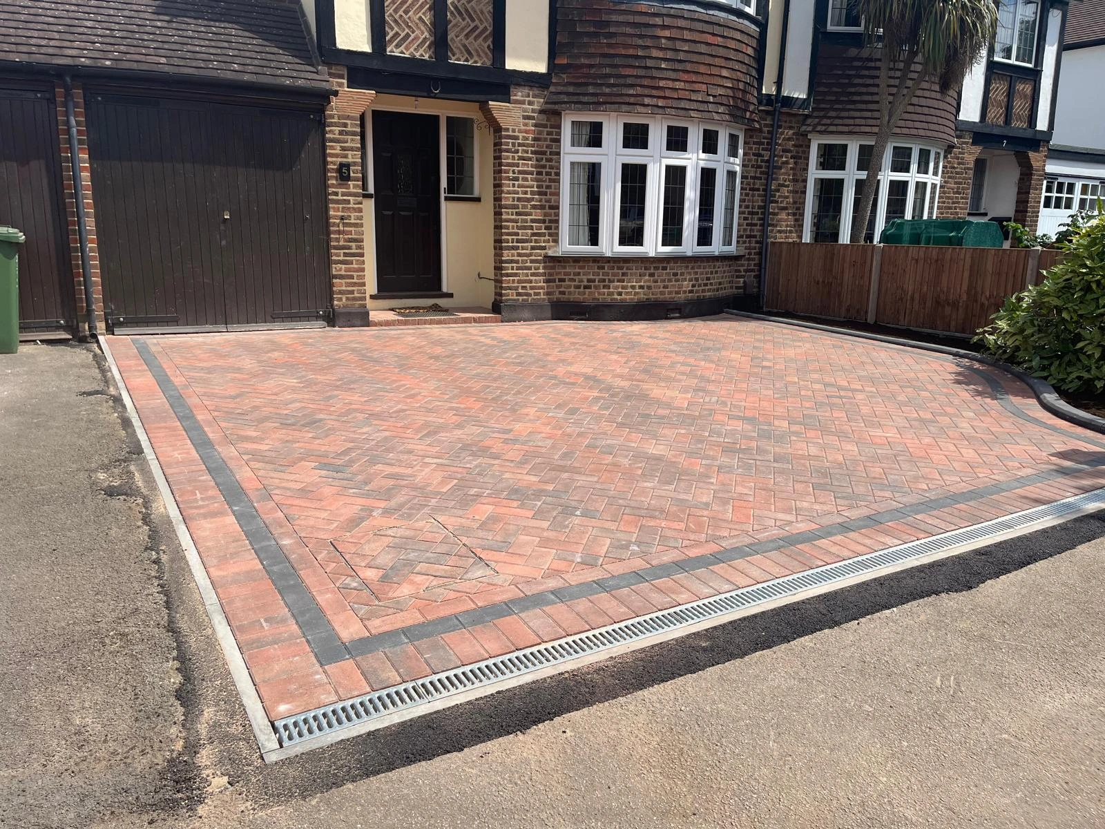 Block Paving Hertfordshire (3) Block Paving Hertfordshire (3)