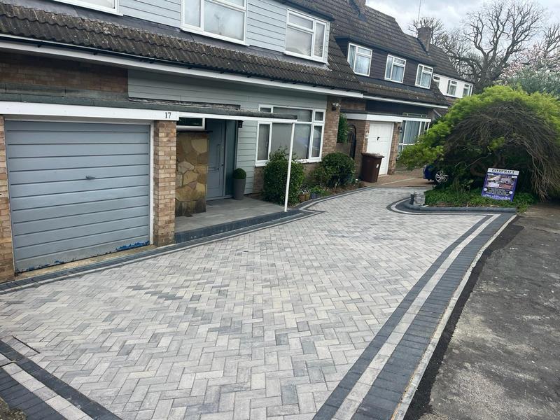 Bushy Block Paved Driveway With Porcelain Step 06