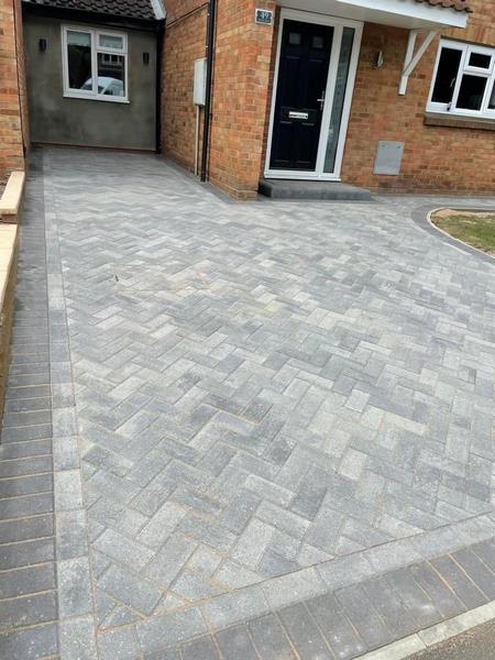 harpenden charcoal block paved driveway 03