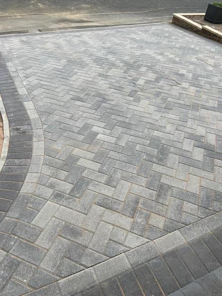 Harpenden Charcoal Block Paved Driveway 07